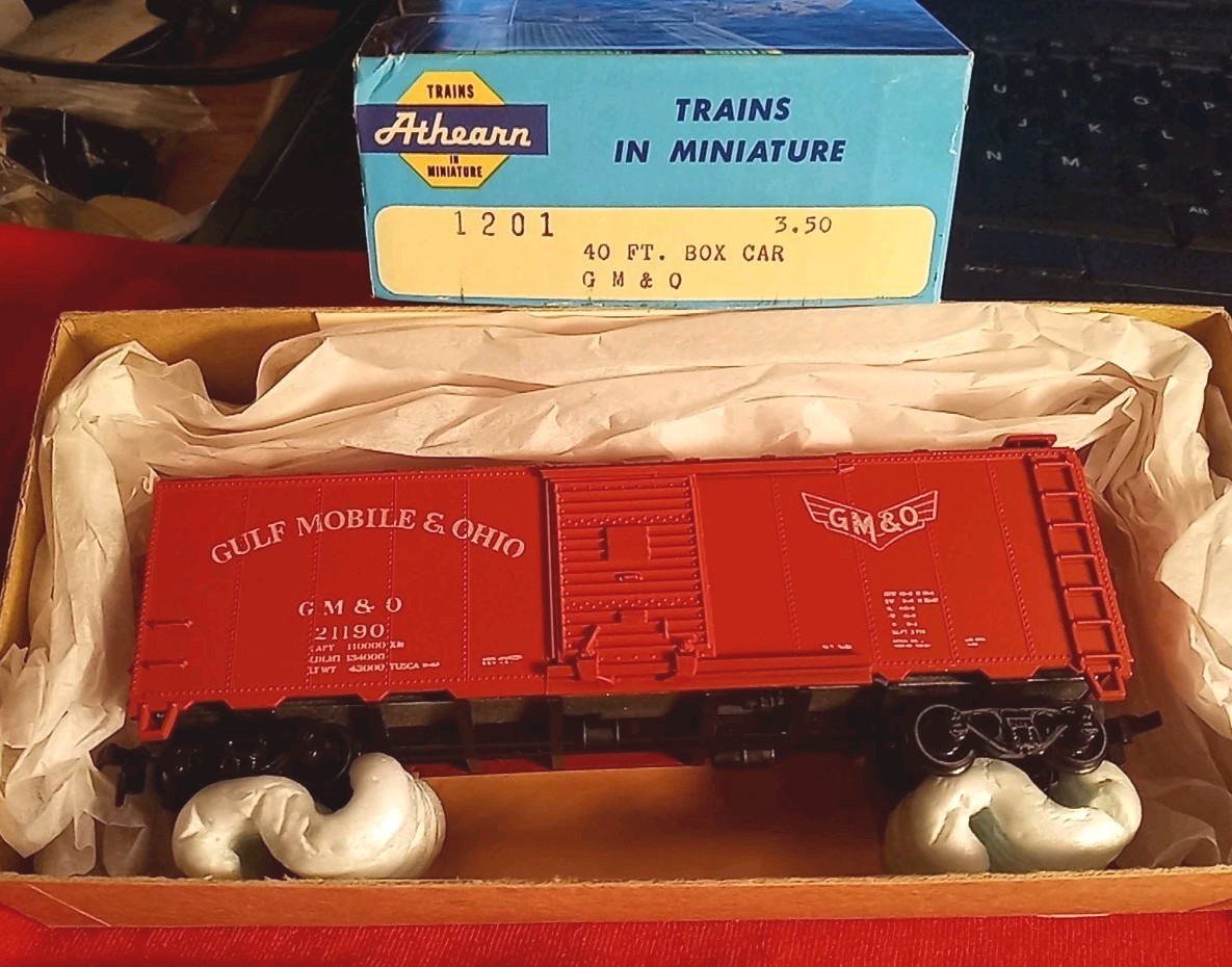 Gulf Mobile Ohio Blue Box Athearn Kit 40′ Red Boxcar GM&O 21190 R4A Rolling
