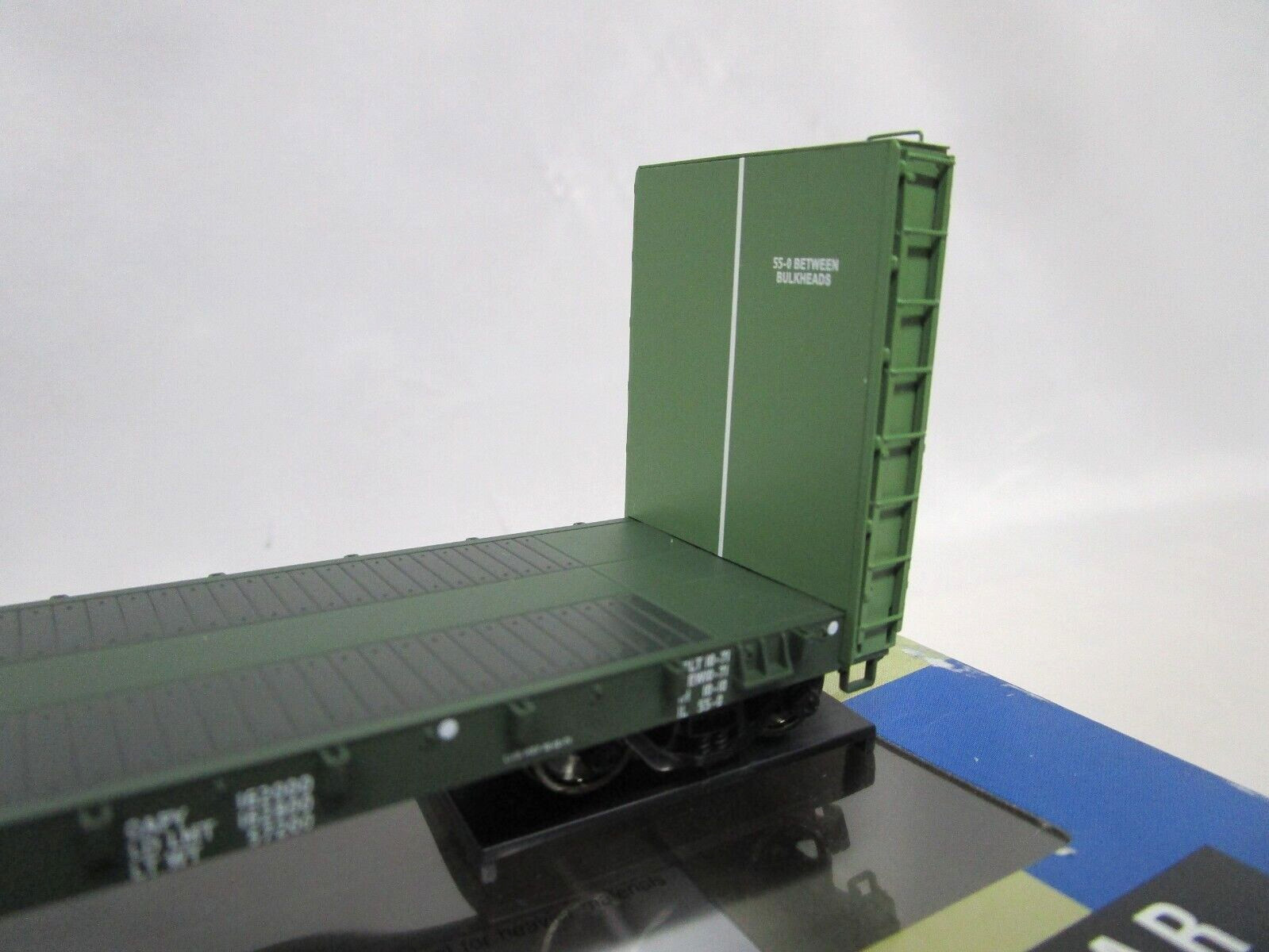 Walthers HO Scale PGE Pacific Great Eastern Canadian 50′ Bulkhead Flat Car NOS