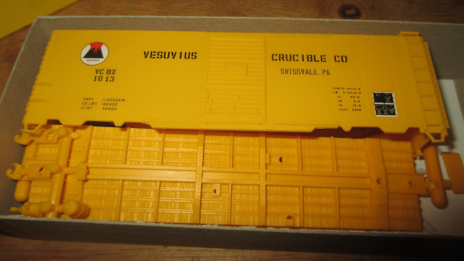 Accurail 1996 HO 40′ AAR Steel Box Car Kit Vesuvius Crucible 1013 NIB