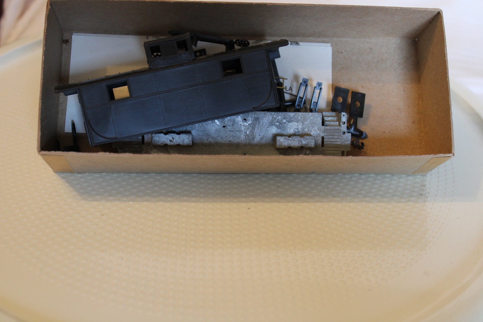 HO Scale Roundhouse, 2 Window Caboose, Undecorated, Black #3470