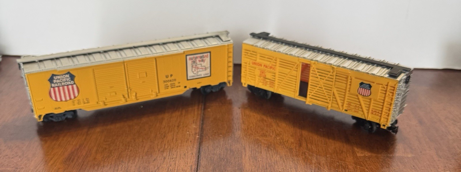 HO Scale Union Pacific Model Railroad 2 Cars Train Box Stock