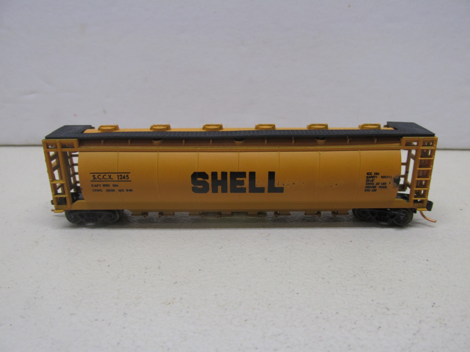 SHELL 8-DOOR DISCHARGE HOPPER CAR # 1245 WITH MICRO TRUCKS~ N SCALE~ LOT B