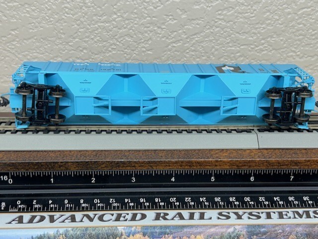 ROCK ISLAND – ROCK BLUE RIB SIDE COVERED 4750cu 3 BAY HOPPER CAR HO Scale NEW
