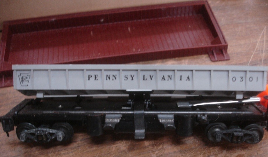 Lionel HO Scale #0301 Operating Coal Dump In Original Box w/Receiving Bin NICE!