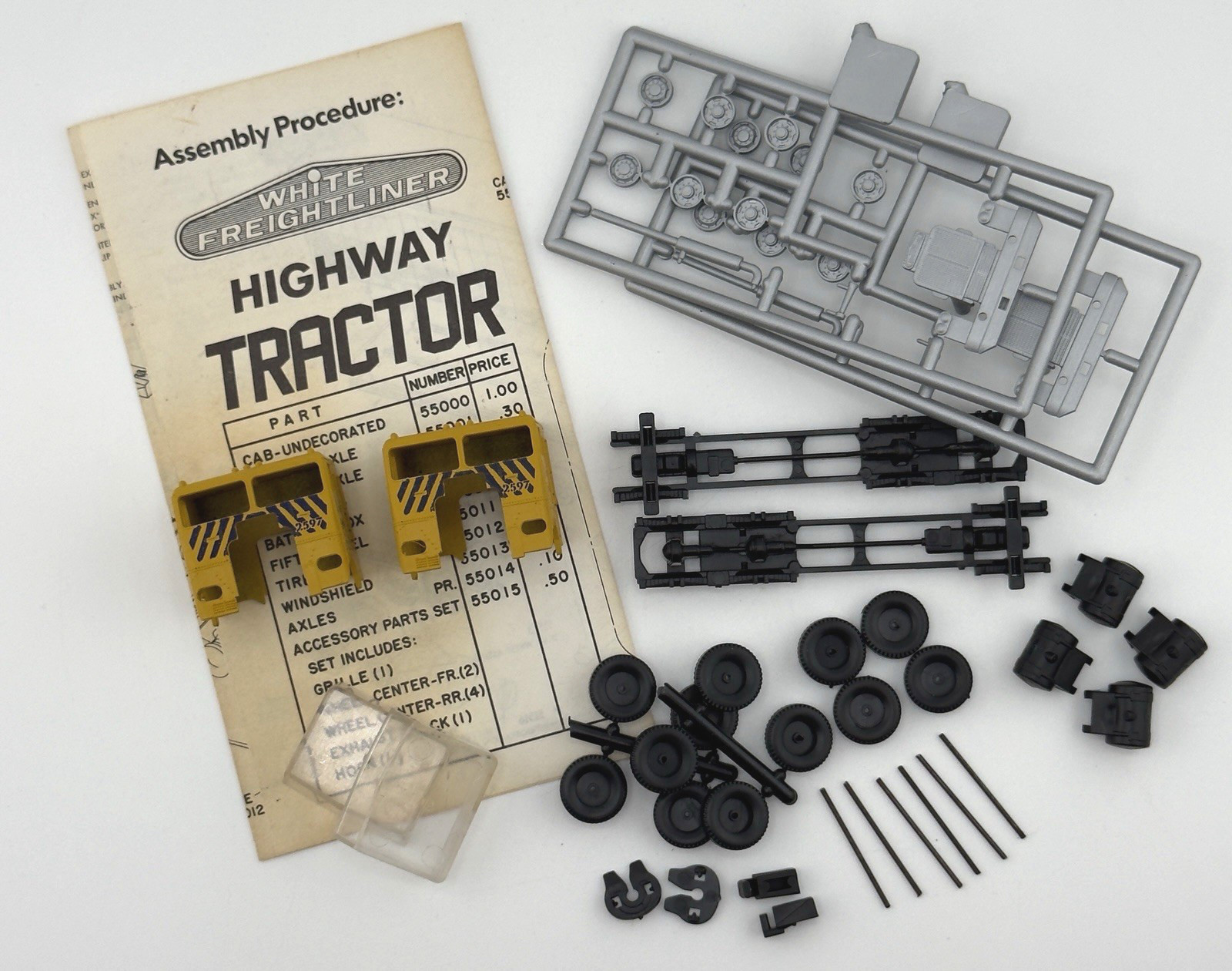 VINTAGE Athearn 5507 HO Scale Chessie System Highway Tractors (2)
