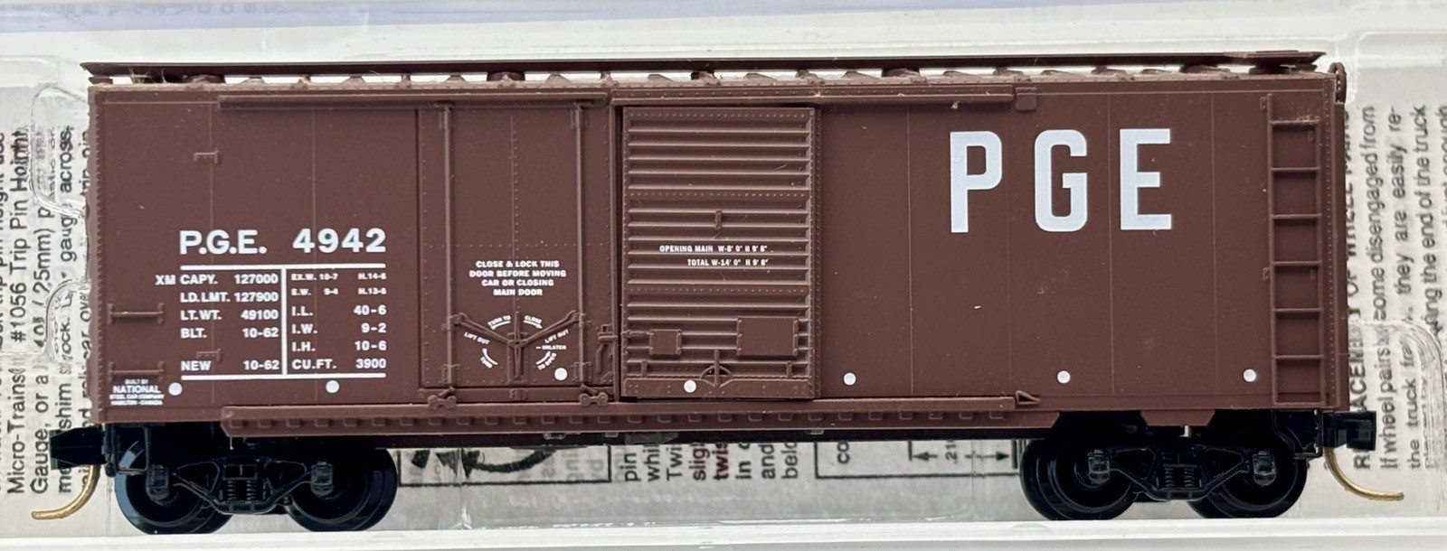 N Scale Micro-Trains 22070 Pacific Great Eastern 40’ Box Car PGE #4942