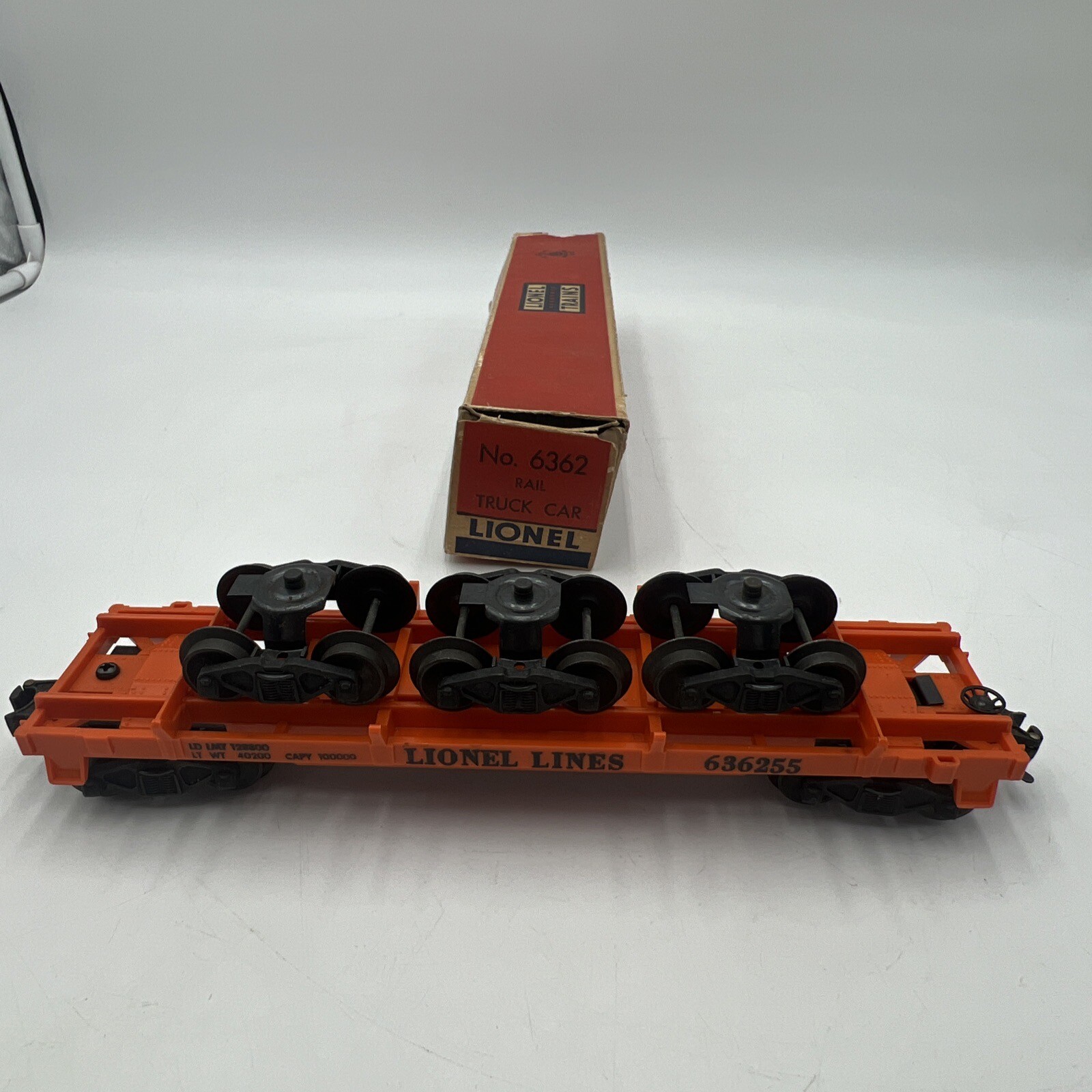 LIONEL POSTWAR O GAUGE 6362 ORANGE RAIL TRUCK CAR WITH 3 TRUCKS #636255 + BOX