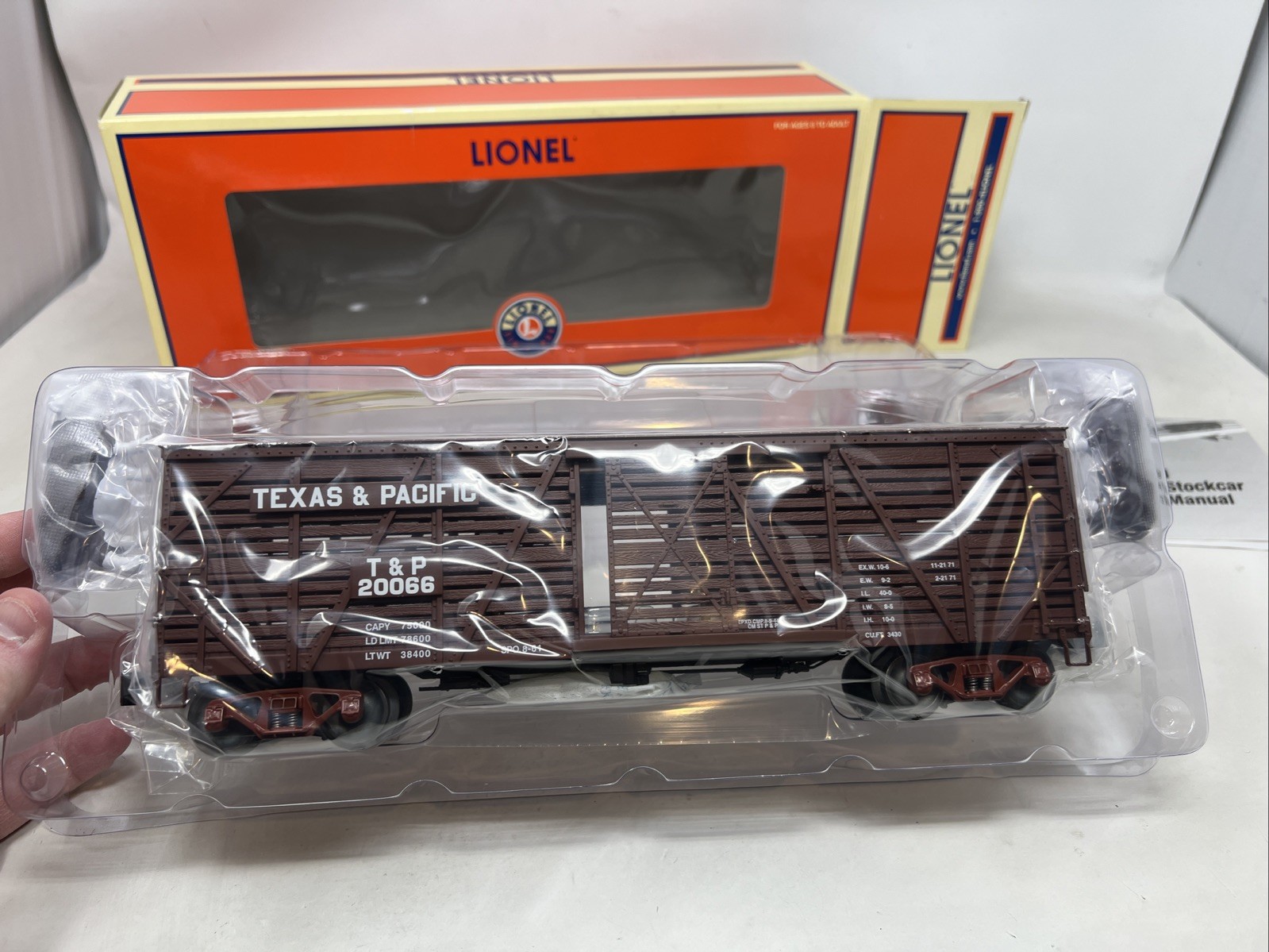 Lionel 6-52403 TCA 2006 Texas & Pacific Stock Car w Cattle O NEW Club #20066