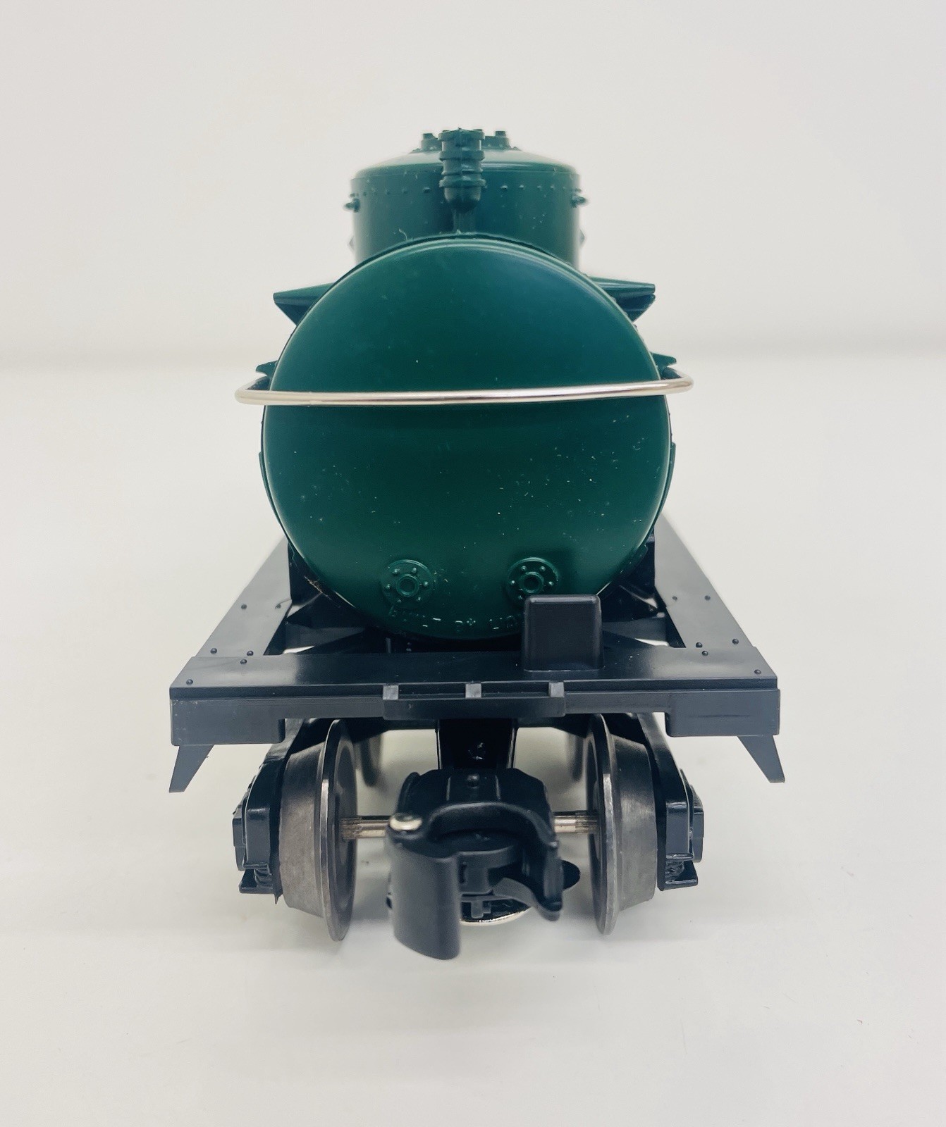 Lionel Quaker State Triple Dome Tank Car 6-6302 NOS
