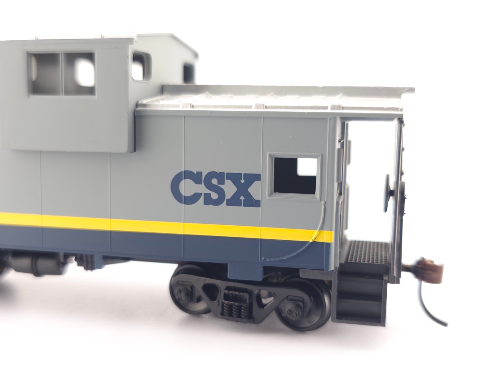 Walthers HO Scale CSX Extended Vision Caboose CSXT 16678 Model Train Car