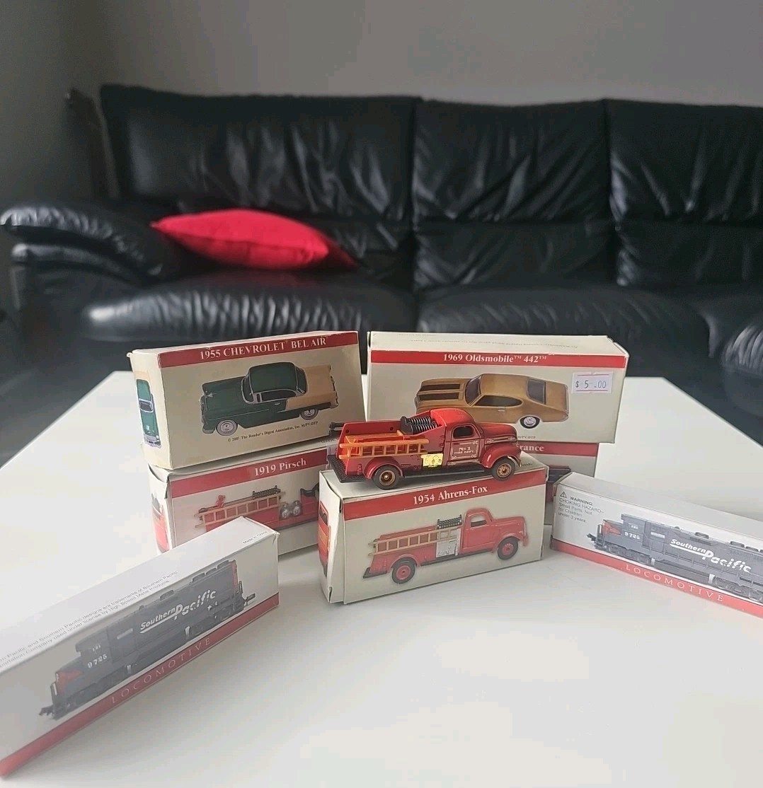 VINTAGE High Speed Metals Die Cast LOT OF 8 GM 1:64 Cars with Boxes LOCOMOTIVES