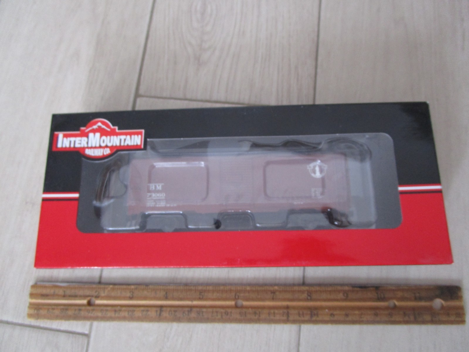 HO 1/87 Intermountain Boston & Maine 40’ 1937 AAR Boxcar B&M #73060 Metal Wheels