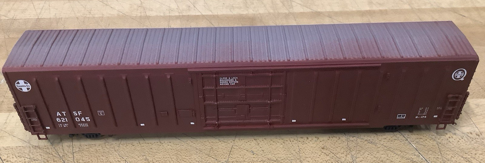 HO-Scale Pecos River Brass PC&F 62′ Insulated Box Car, Santa Fe Livery