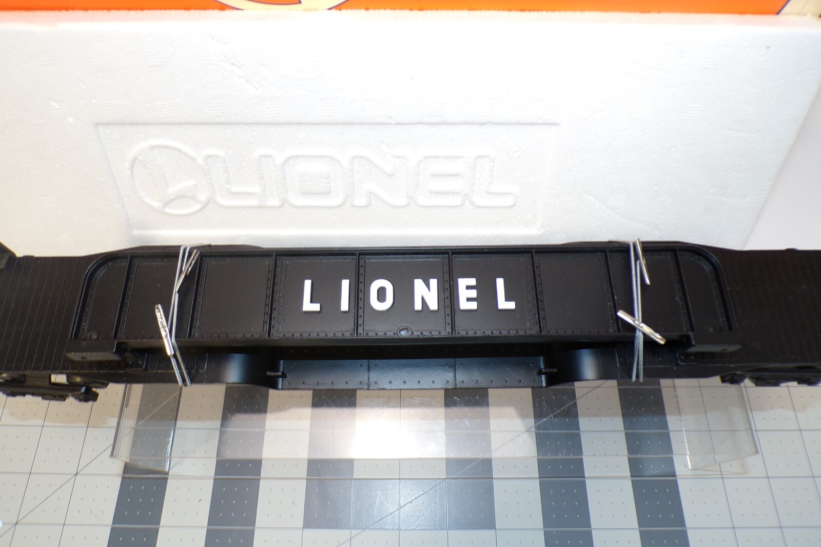 LIONEL 16 Wheel Depressed Flatcar w/ Steel Load 6-26971 Complete