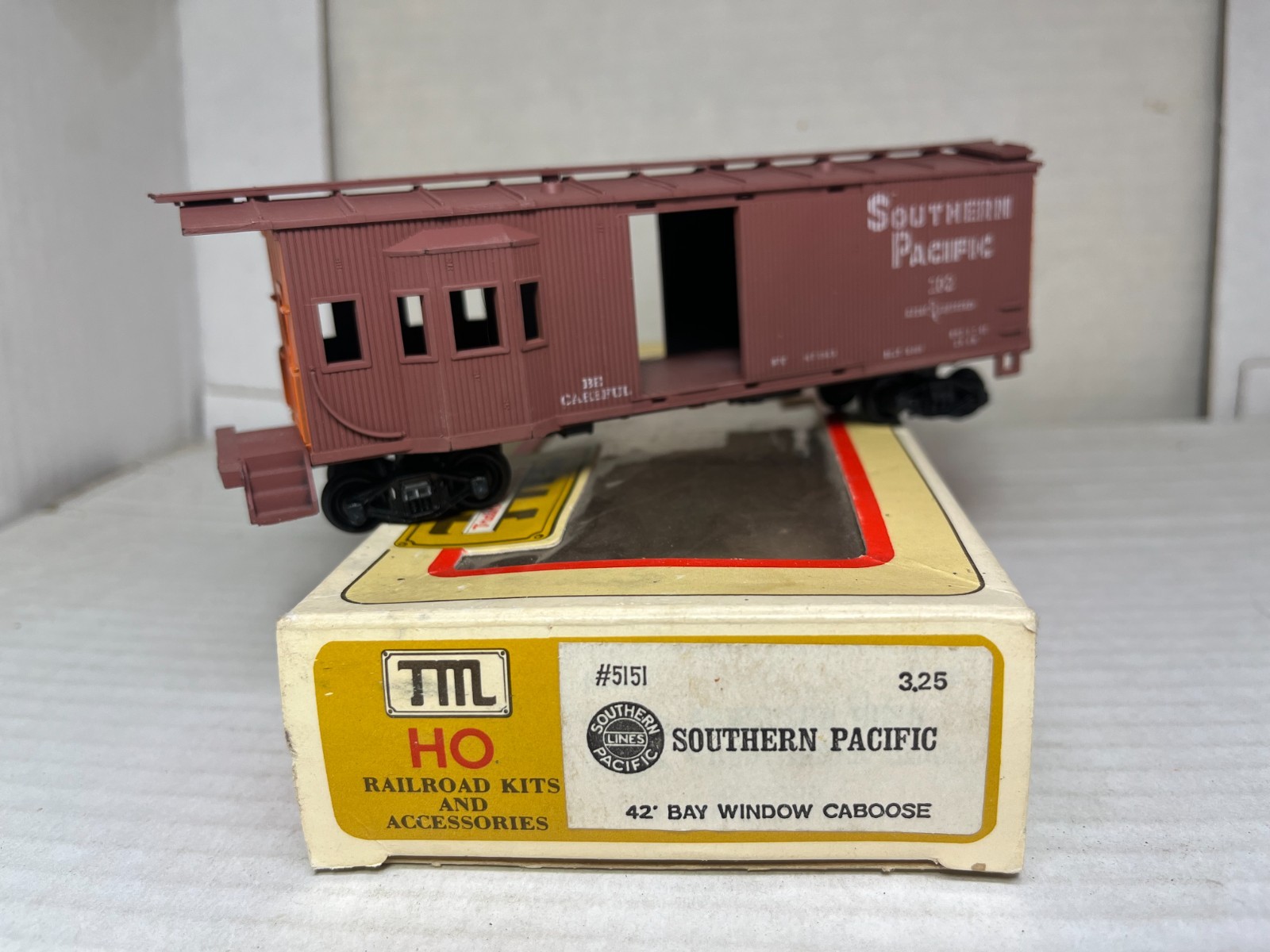 HO SCALE SOUTHERN PACIFIC 42′ BAY WINDOW DROVERS’ CABOOSE TRAIN MINIATURE ORIG