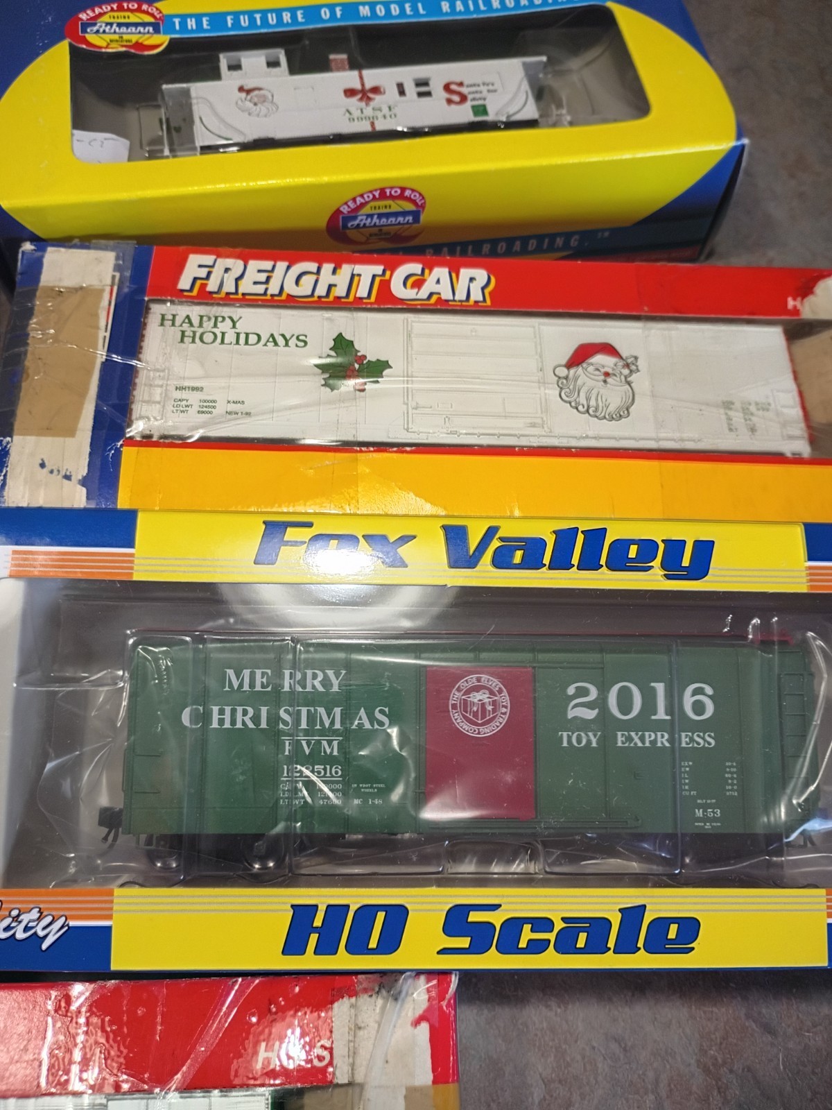 Holiday / Christmas HO Train 7pc lot box car in box’s Season greetings