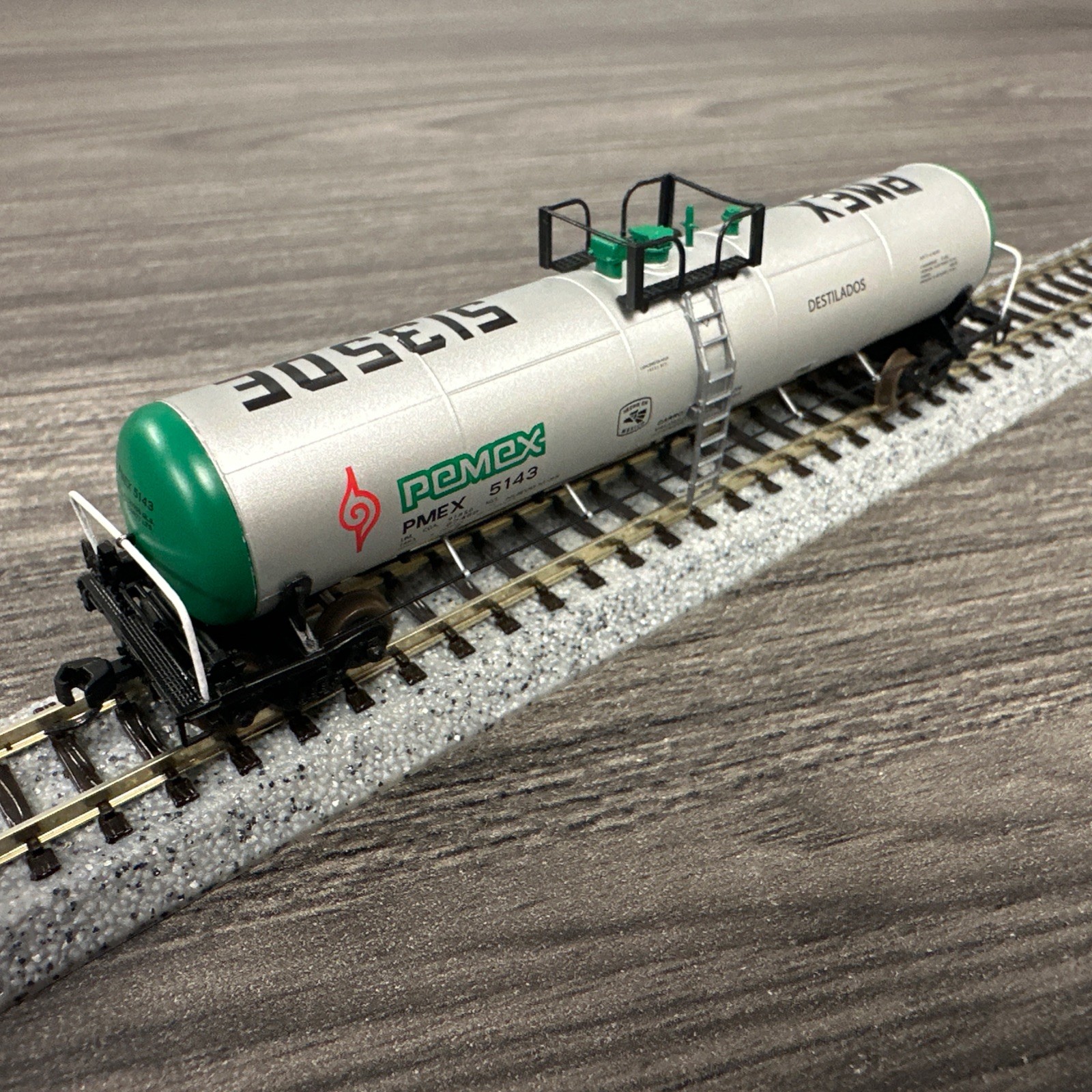 Atlas N Scale #50004631 GATX 20,700 Gal Tank Pemex #5143 NIB