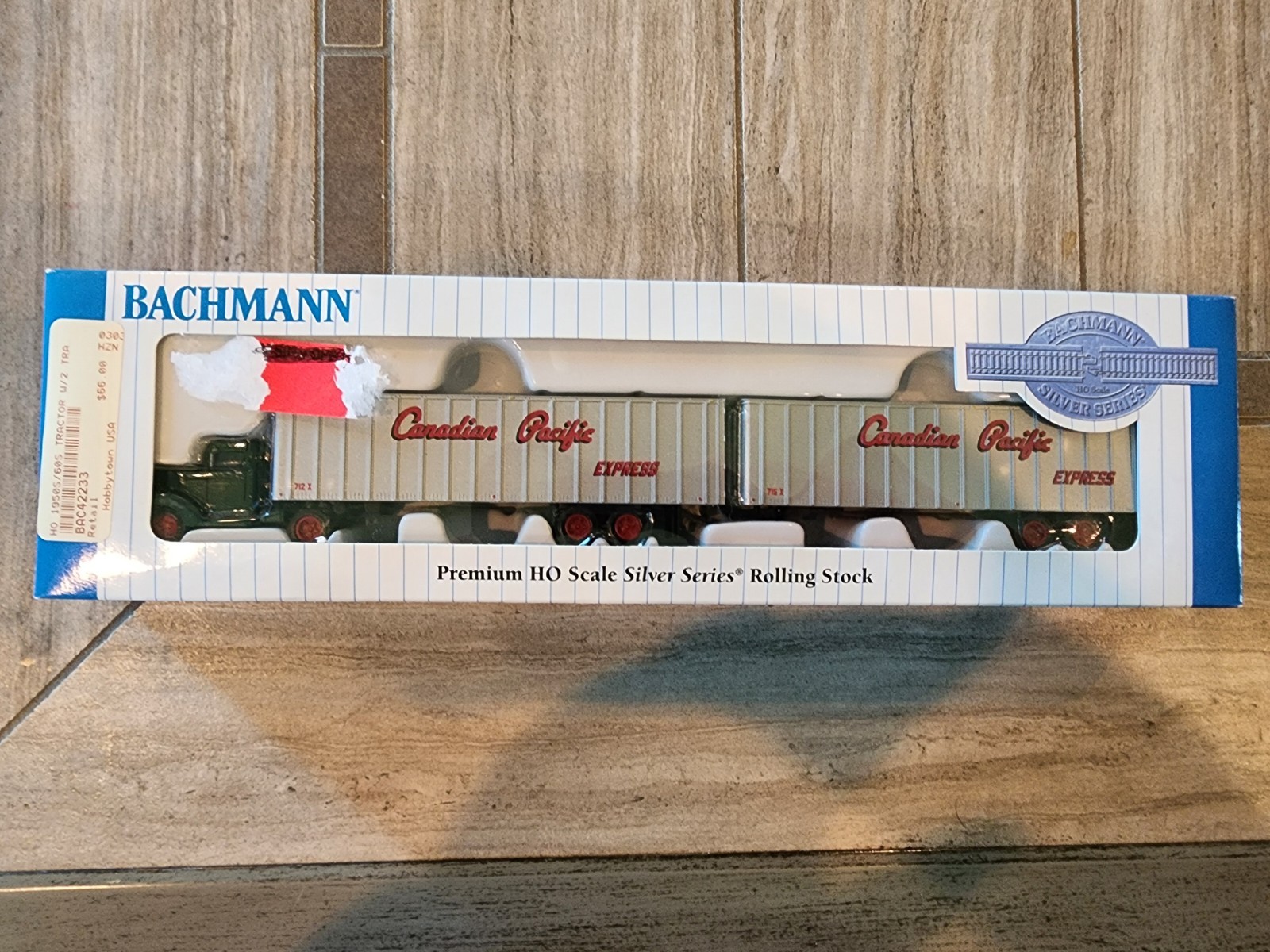 Bachmann HO Canadian Pacific 1950s/60s Tractor W/ 2 Piggyback Trailers 42233 NIB