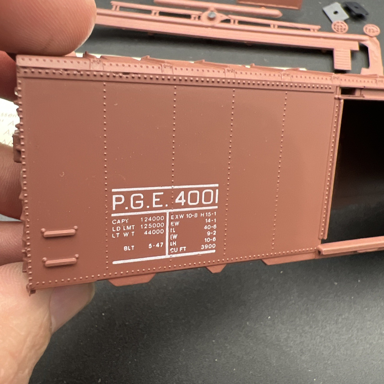 Roundhouse #1065 HO Scale Built 40′ Box Car Pacific Great Eastern PGE