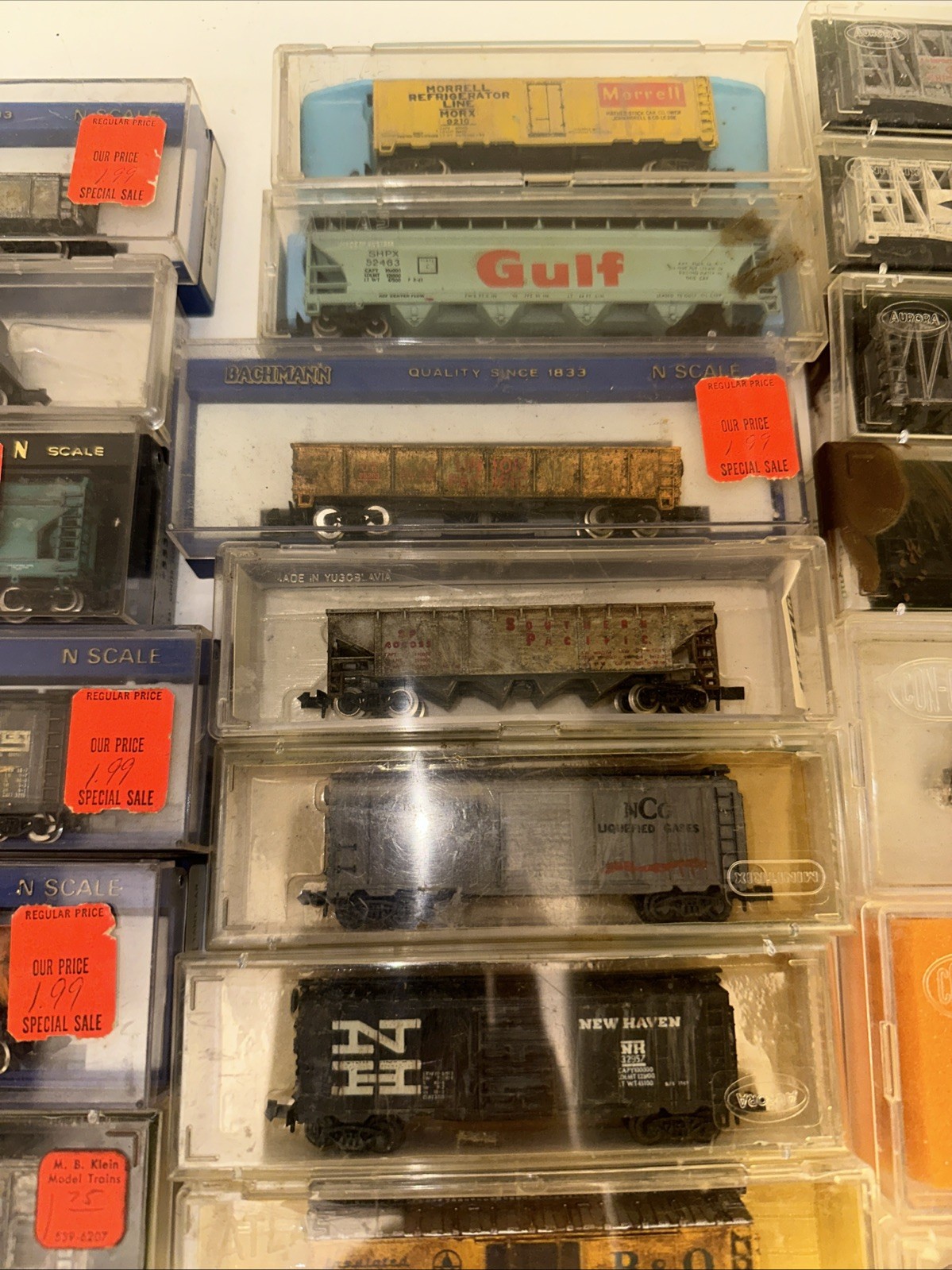 Lot of 20 Assorted N Scale Freight Cars, Various Road Names, Makers