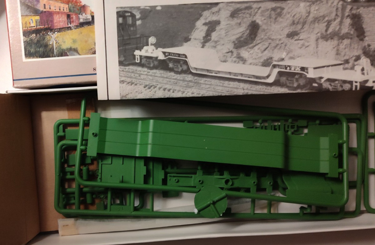 HO Scale Walthers 75′ Depressed Center four truck flat car Burlington Northern