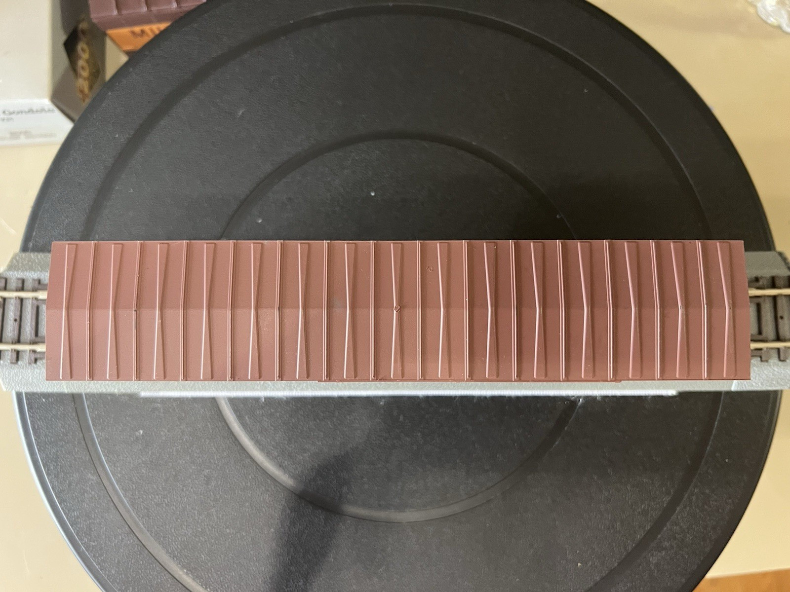 HO Scale Roundhouse assembled Milwaukee Road 50′ outside braced single door box