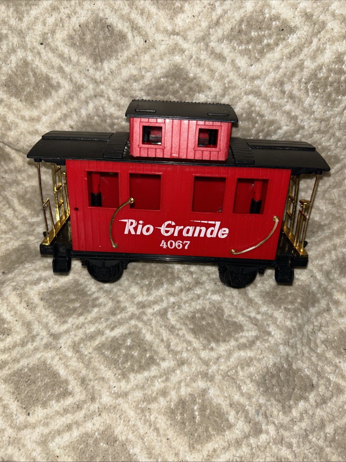 Rio Grande 4067 Reddish-Brown Caboose Scientific Toy Plastic