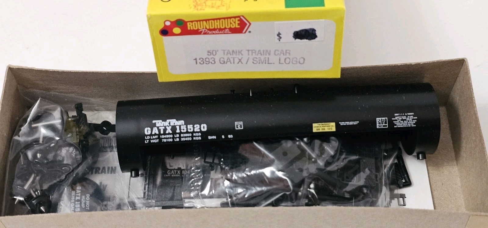Roundhouse HO 1393 HO 50′ Tank Train Car (small logo) GATX 15520 – New Kit