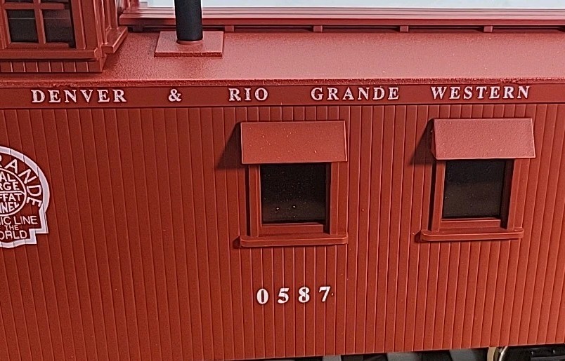 DELTON 4275 #0587 DENVER & RIO GRANDE CABOOSE W/LIGHTED MARKERS & LIGHTING