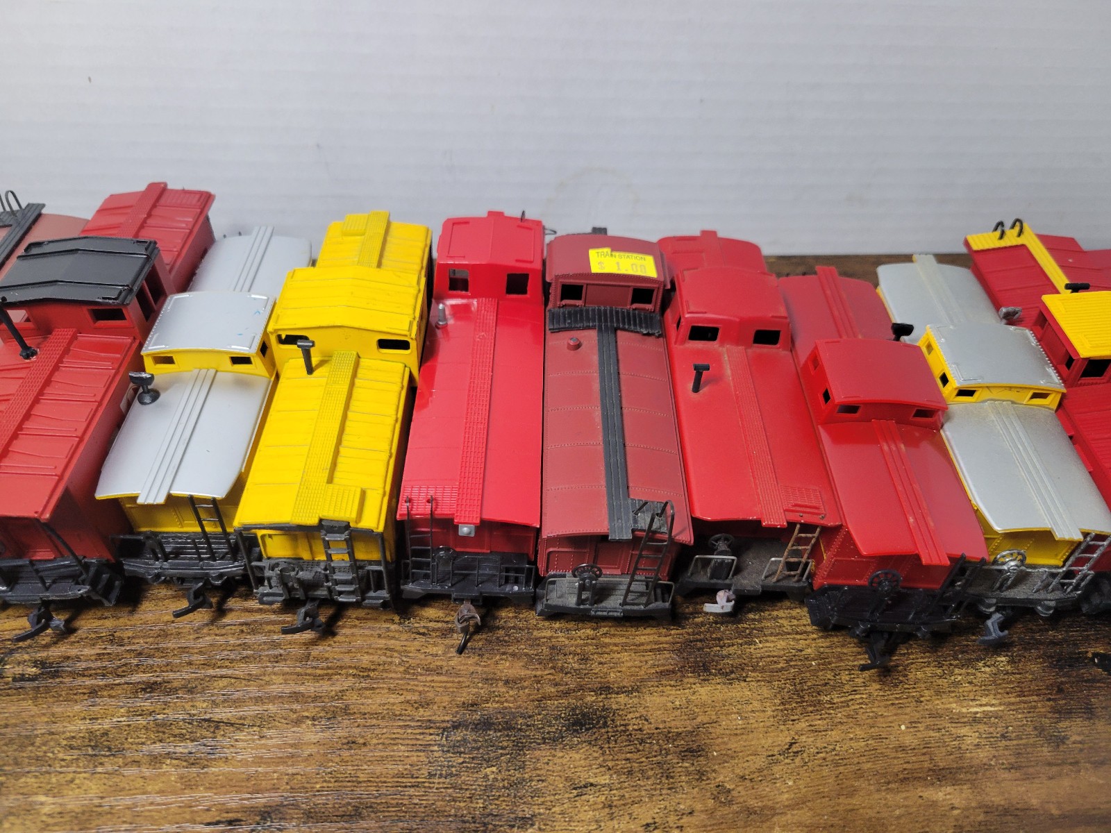 HO Scale Lot of 13 Caboose Mixed Lot Various Conditions + 2 Cars Lot of 15