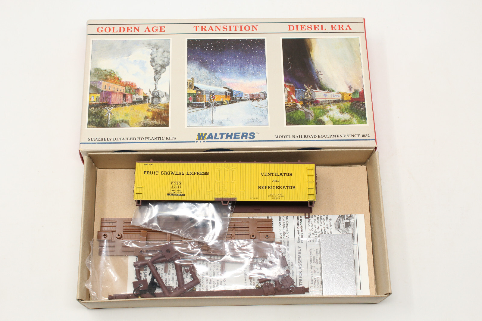 HO Walthers 932-2306 40′ Dreadnaught Reefer Fruit Growers Express FGEX 37417 Kit