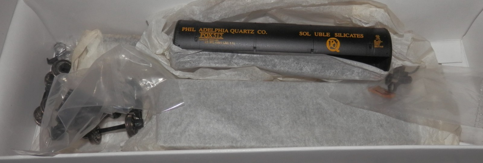 Proto 2000 HO Scale Philadelphia Quartz 512 8000 Gallon Type Tank Car Kit #21276