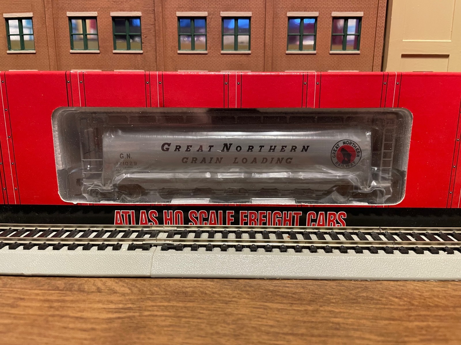 Atlas HO 1953-4 Great Northern ACF 6 Bay Cylindrical Hopper #171029 in HO