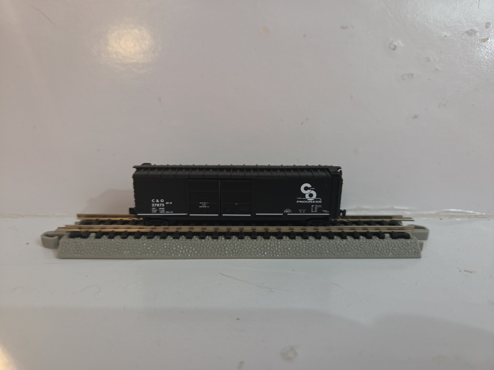 MICRO TRAINS Z SCALE CHESAPEAKE AND OHIO 50′ STANDARD BOX CAR DOUBLE DOORS…