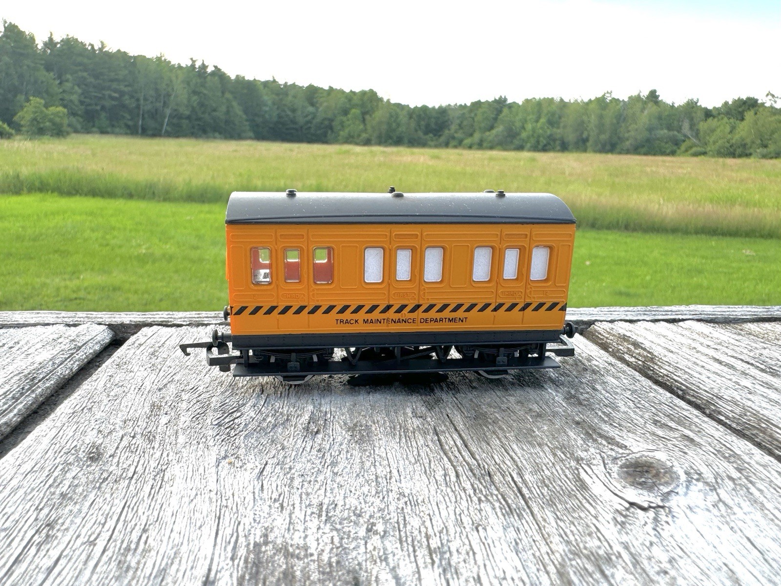 Hornby Railways R.296 European Track Cleaning Coach OO Gauge