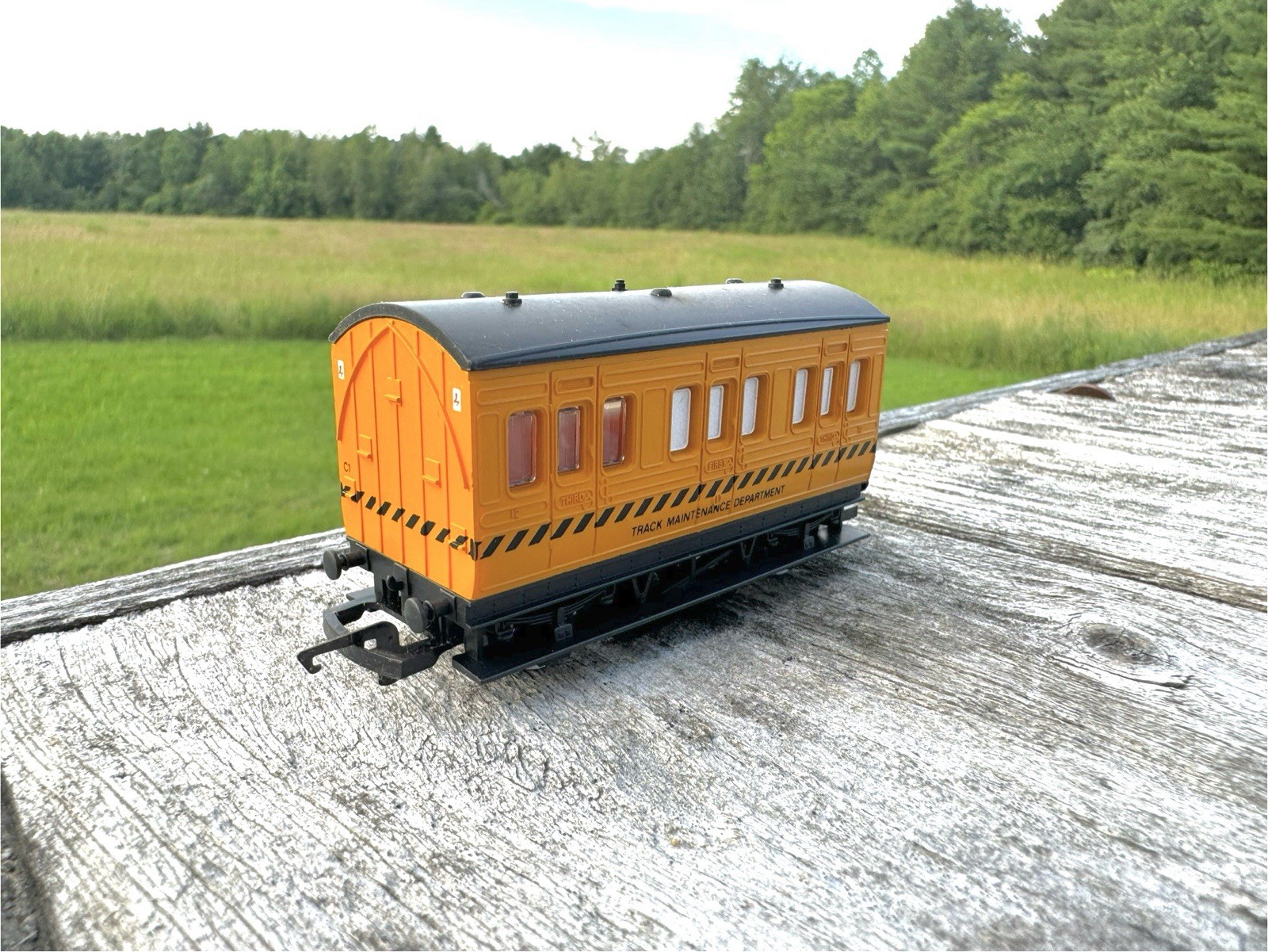 Hornby Railways R.296 European Track Cleaning Coach OO Gauge