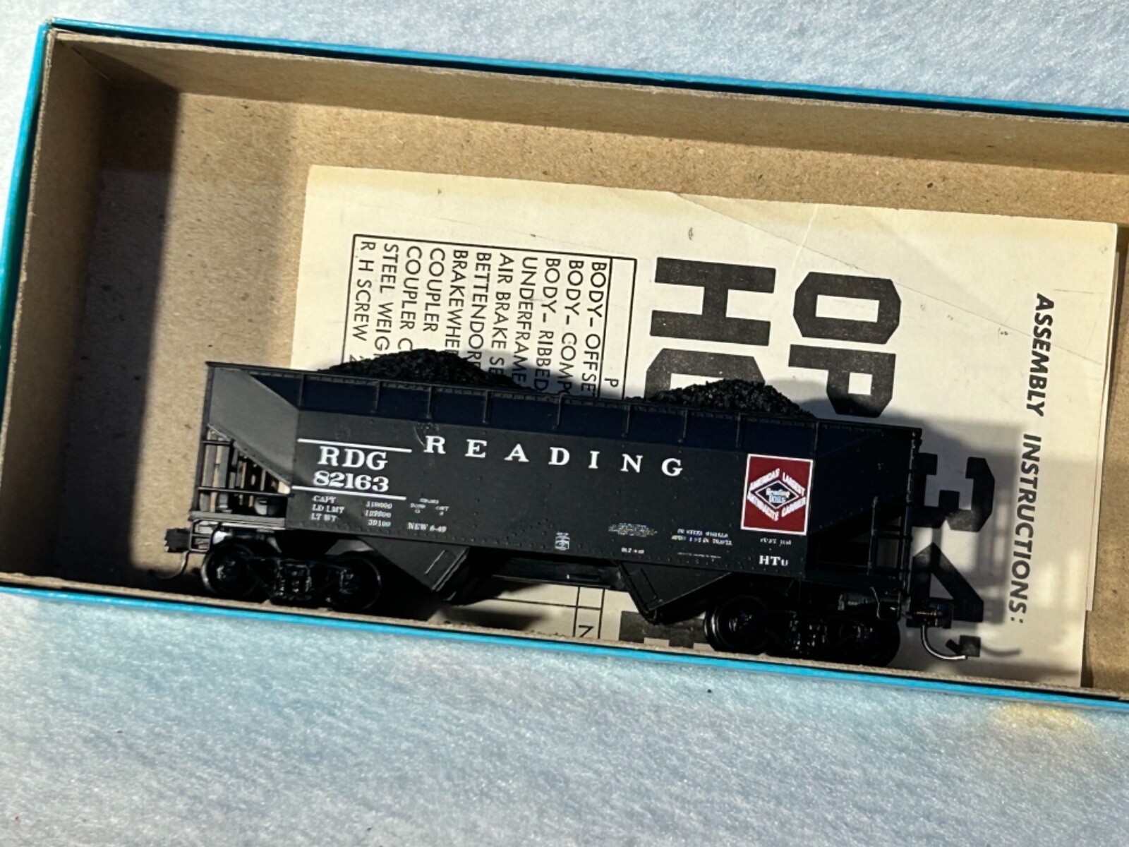 Cool Athearn Reading 2-Bay Hoppers/Coal Loads/K-Dee Couplers (PRICE/1 CAR)