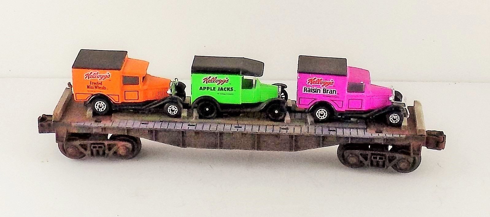 NEW O LIONEL FLAT CAR ANTIQUE TRUCKS CUSTOM LOAD COLLECTIBLE HAND MADE GIFT