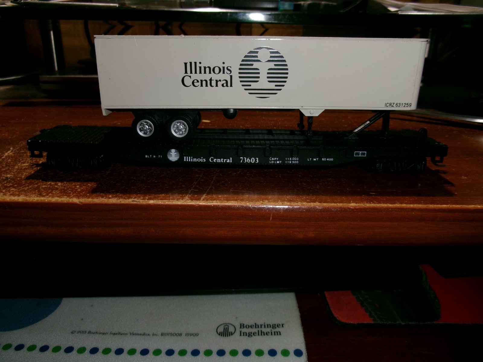 UNKNOWN BRAND HO SCALE FLATCAR WITH TRAILER-ILLINOIS CENTRAL