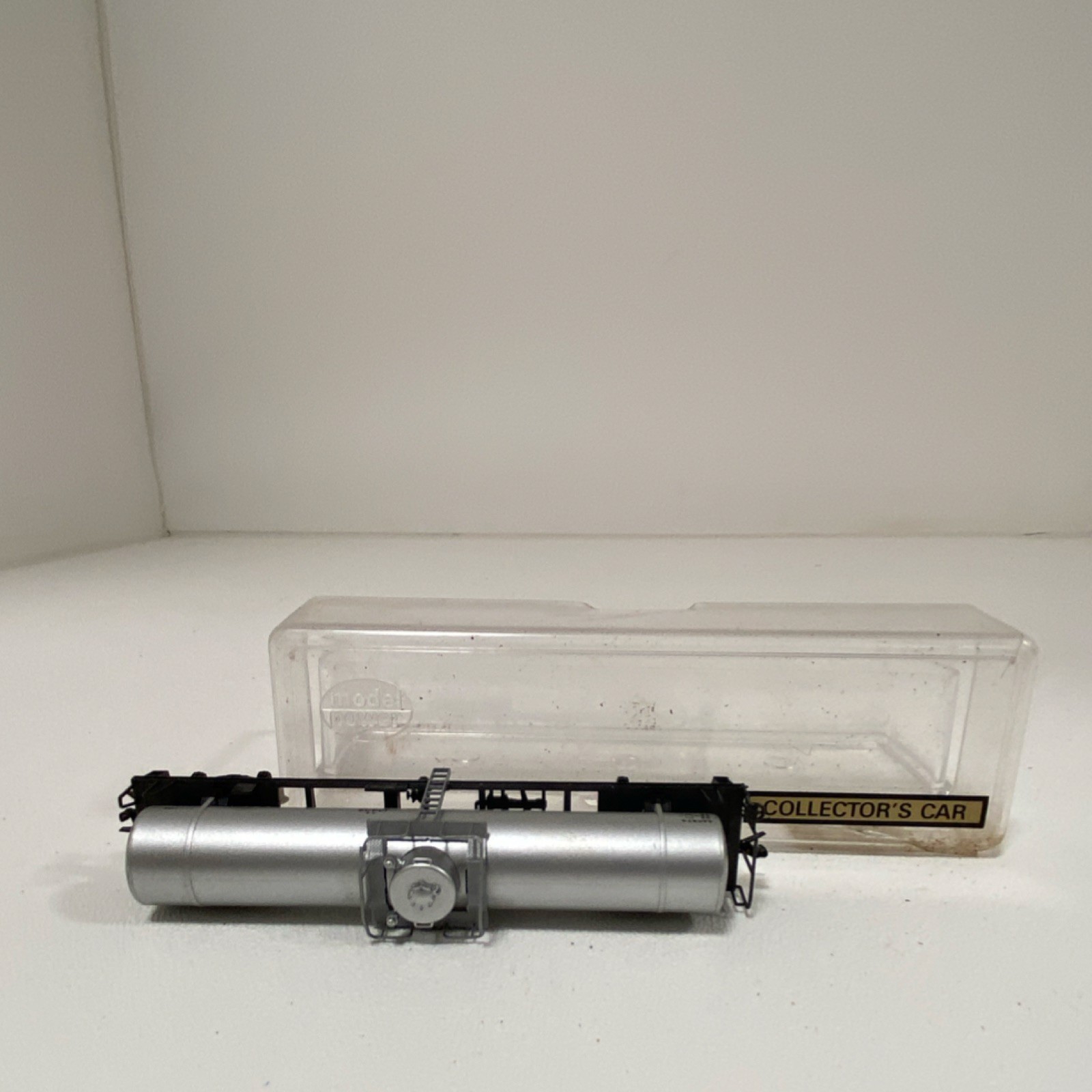 Model Power N Scale Tank Car Collector’s Car Silver Black Plastic Ready to Go