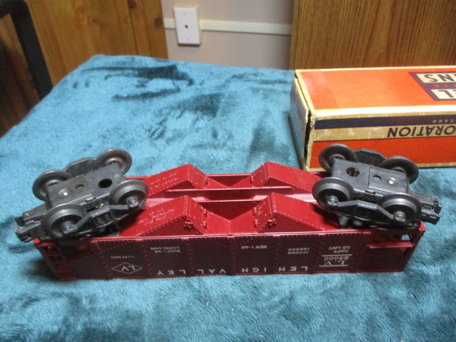 Lionel Post War O Gauge Lehigh Valley LV 25000 Tuscan 2-Bay Hopper Cars W/Box