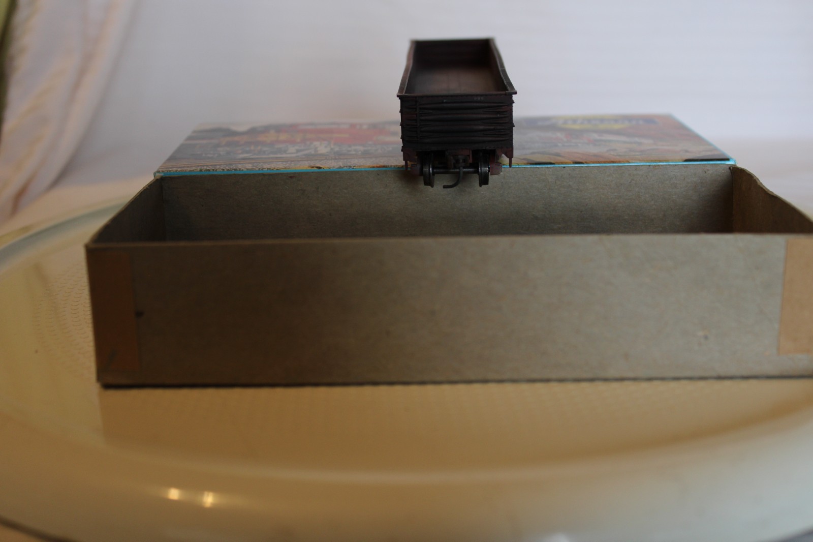HO Scale Athearn 40′ Work Train Gondola Car, Pennsylvania, Tuscan Red #390258