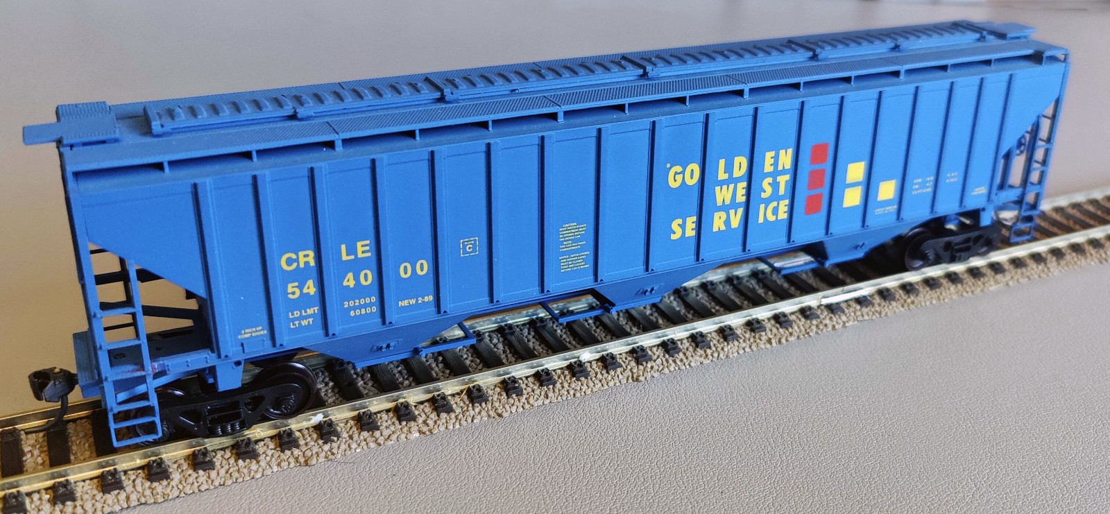 Accurail 80619 HO Scale Pullman-Standard 4750 3-bay covered grain hopper CRLE