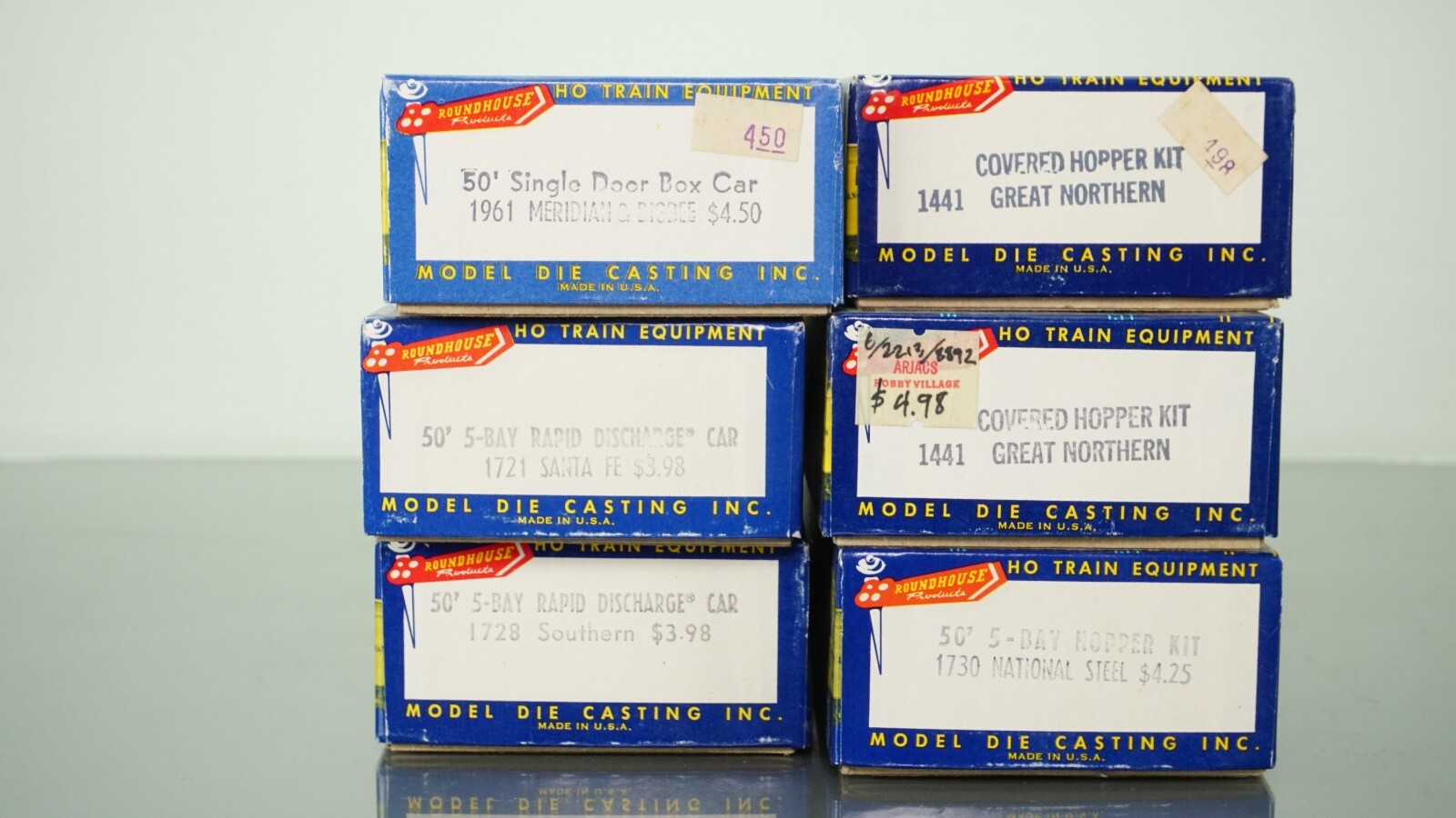 Lot of 6 Roundhouse 50′ Single Door Box Car, Hopper, Discharged Car HO scale