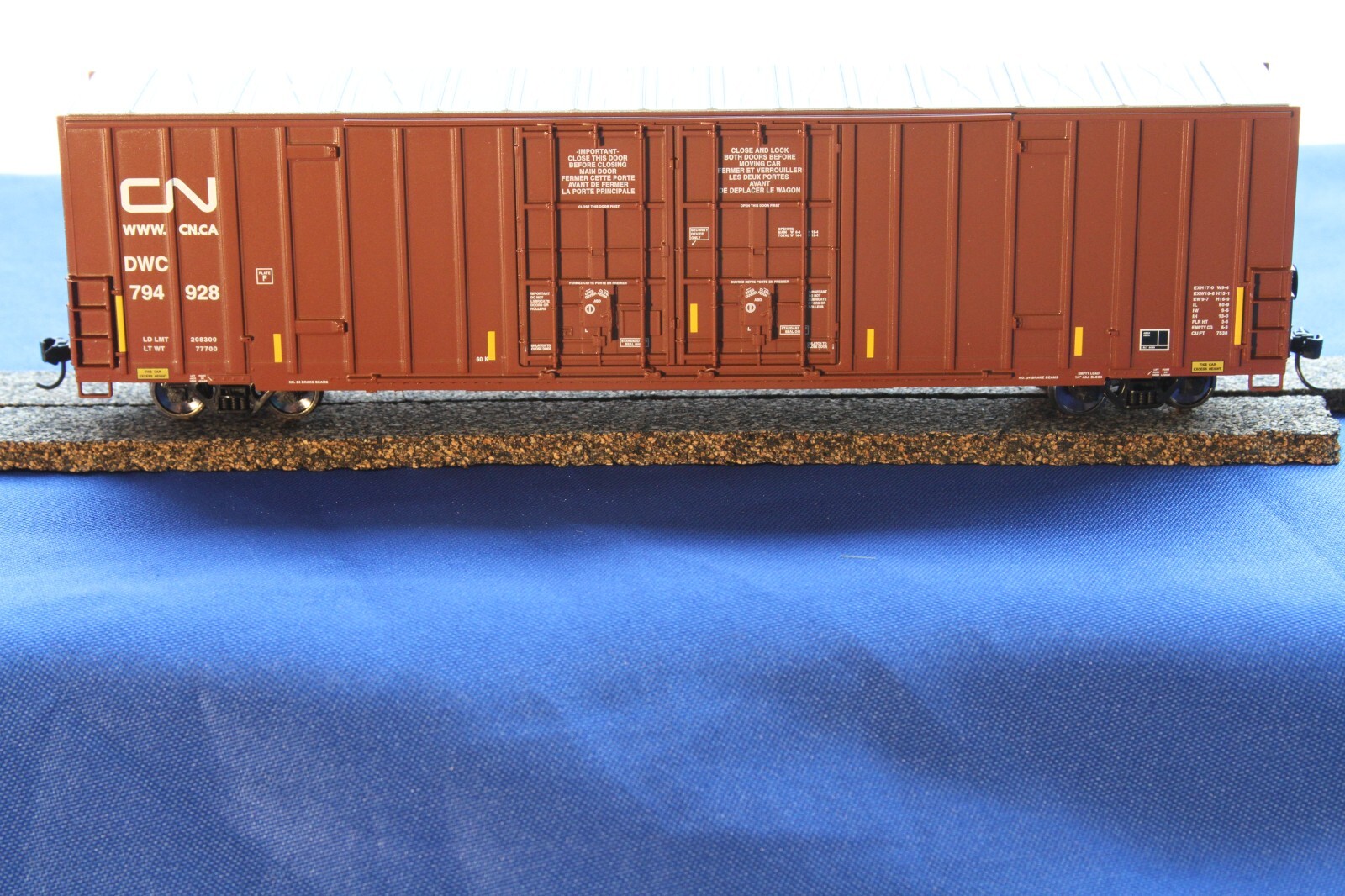 Walthers Mainline 910-2962 Canadian National DWC 794928 60′ High-Cube Boxcar