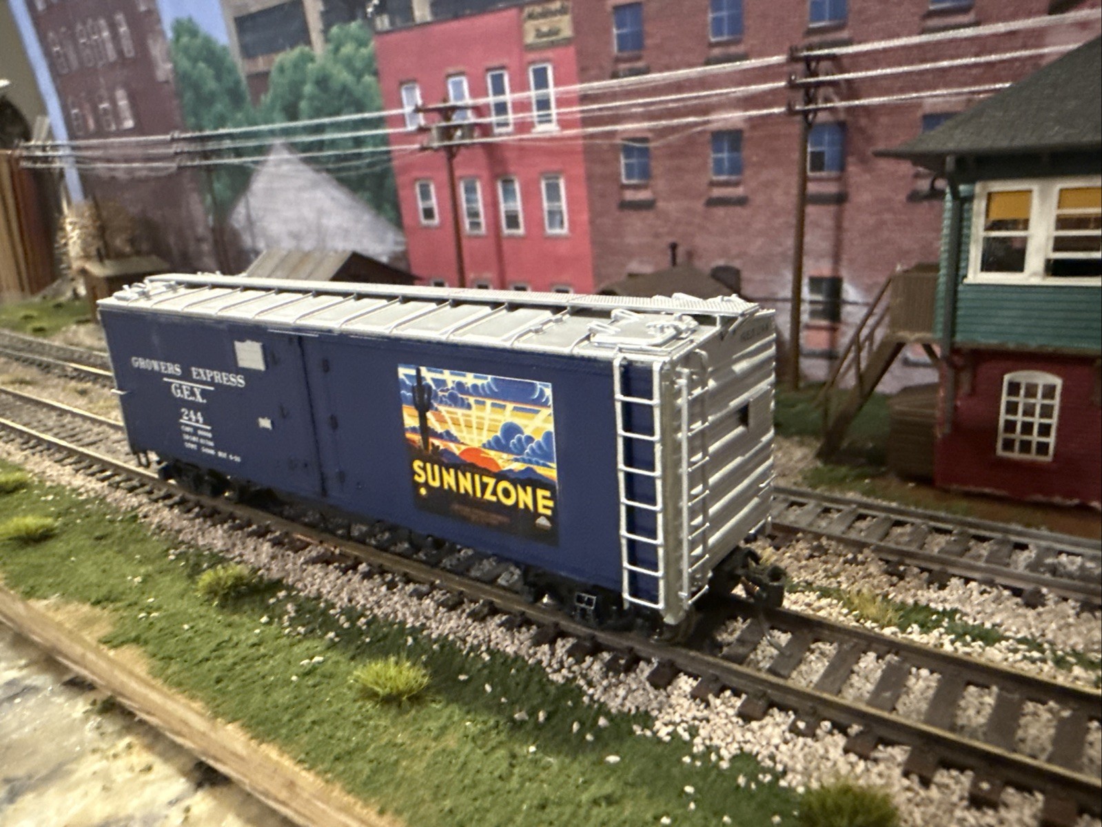 YesterYear Models HO R – 40–23 Refrigerator Car Sunnizone Growers Express #244