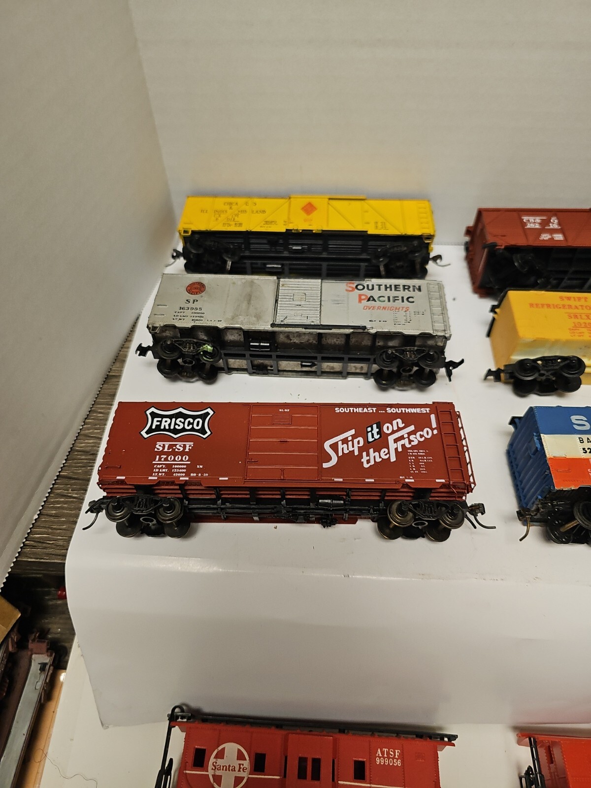 HO Scale Lot of 21 Mixed Caboose & Box Car, Tyco, Life-Like, Lima,Tri-ang More