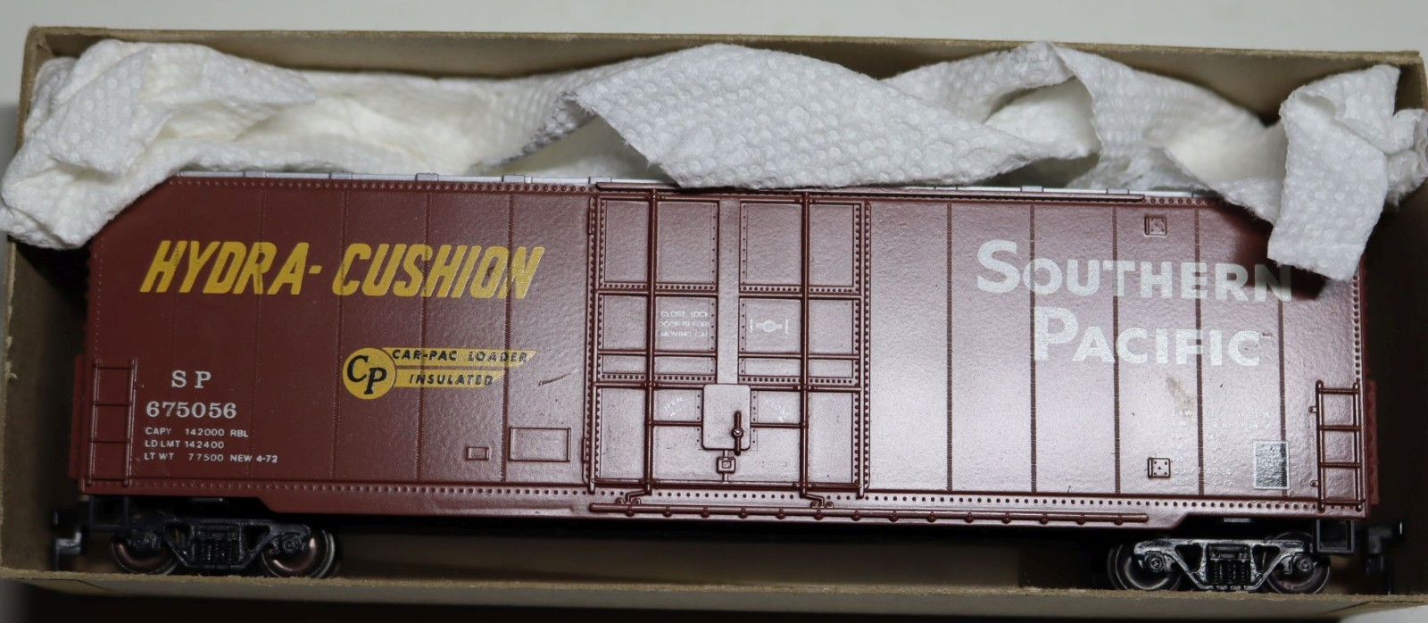 Vintage MDC Southern Pacific 50′ Plug Door Box w/metal wheels