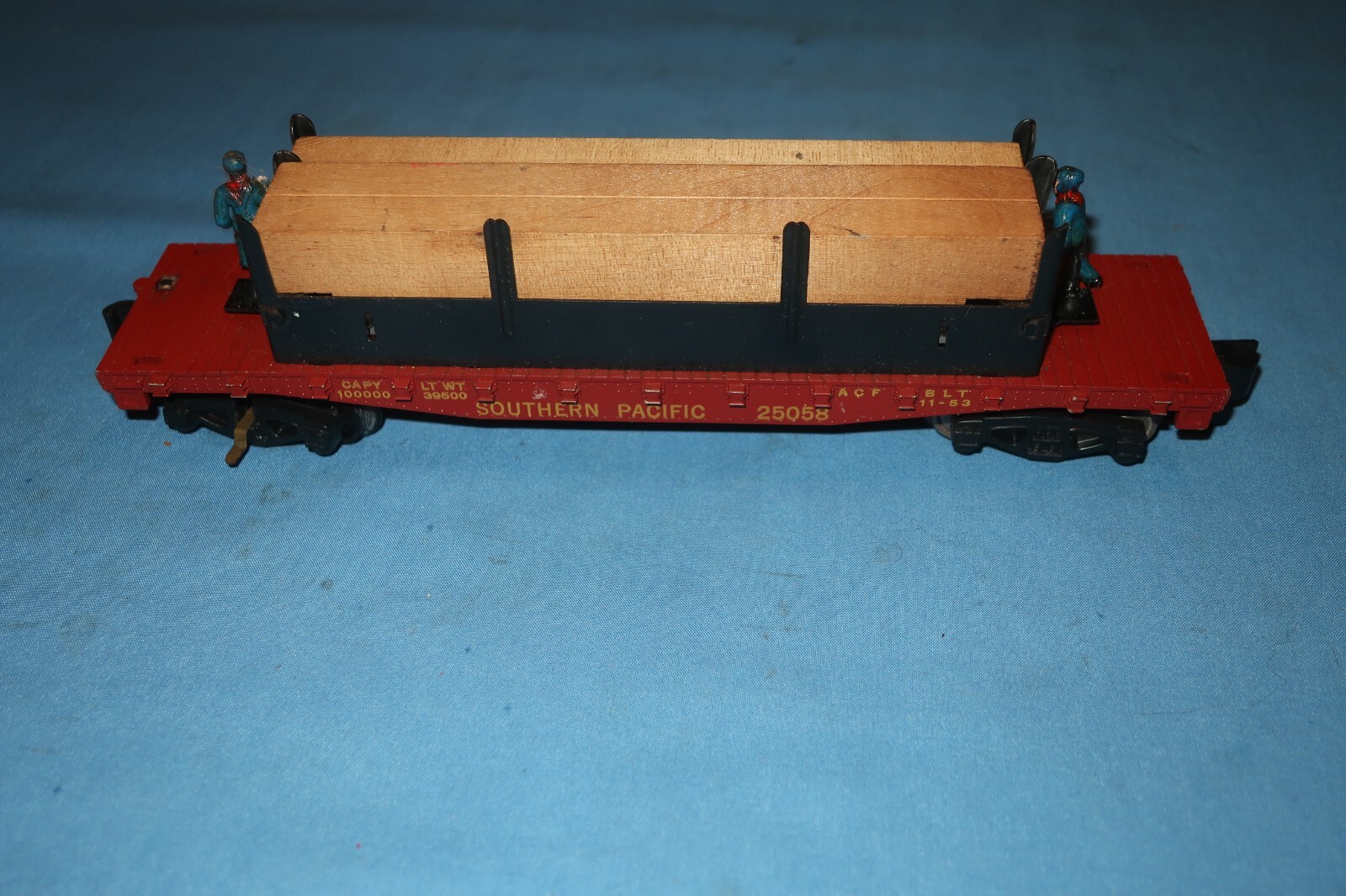 American Flyer #25058 Moe & Joe Operating Lumber Car. Working.