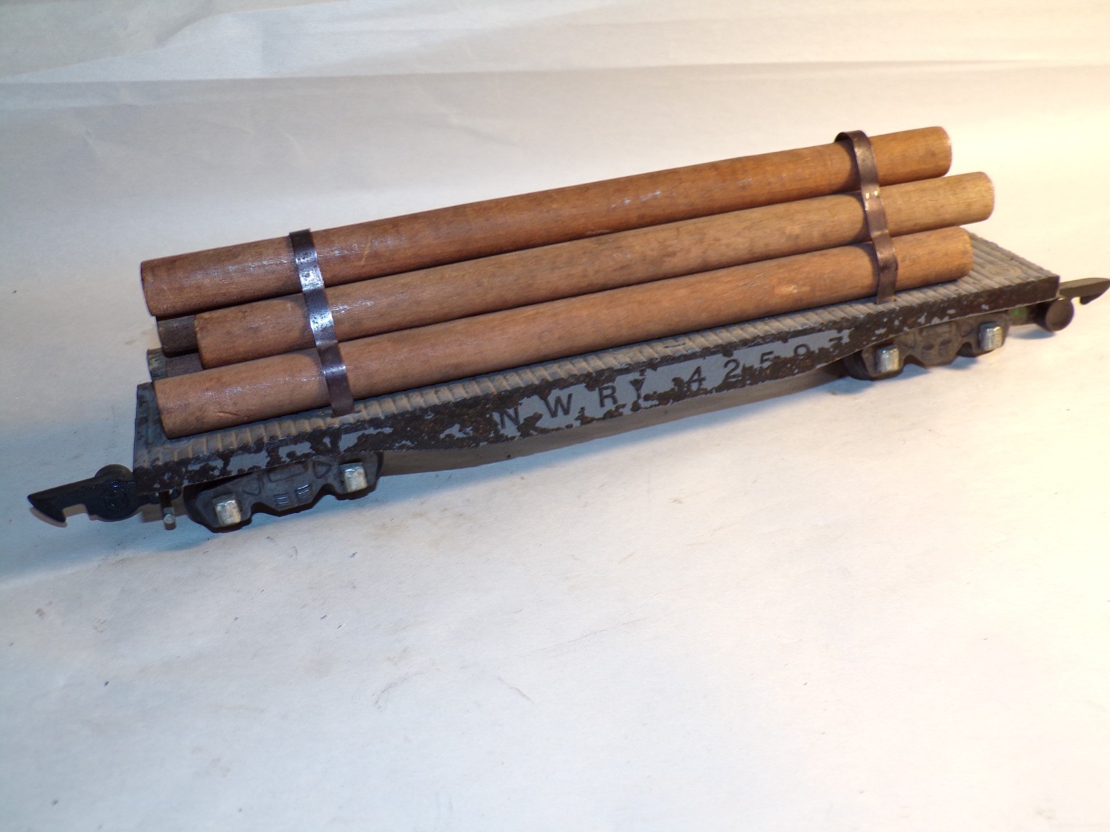Original Vintage American Flyer S Gauge 628 Log Car Pressed wood base 1947